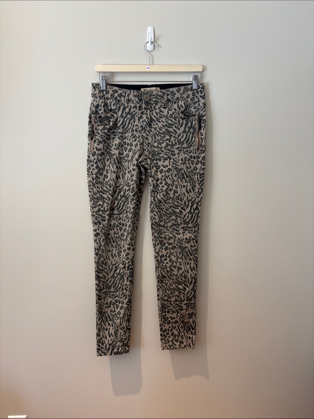 🌼 3/$20 Democracy animal print Jean pants